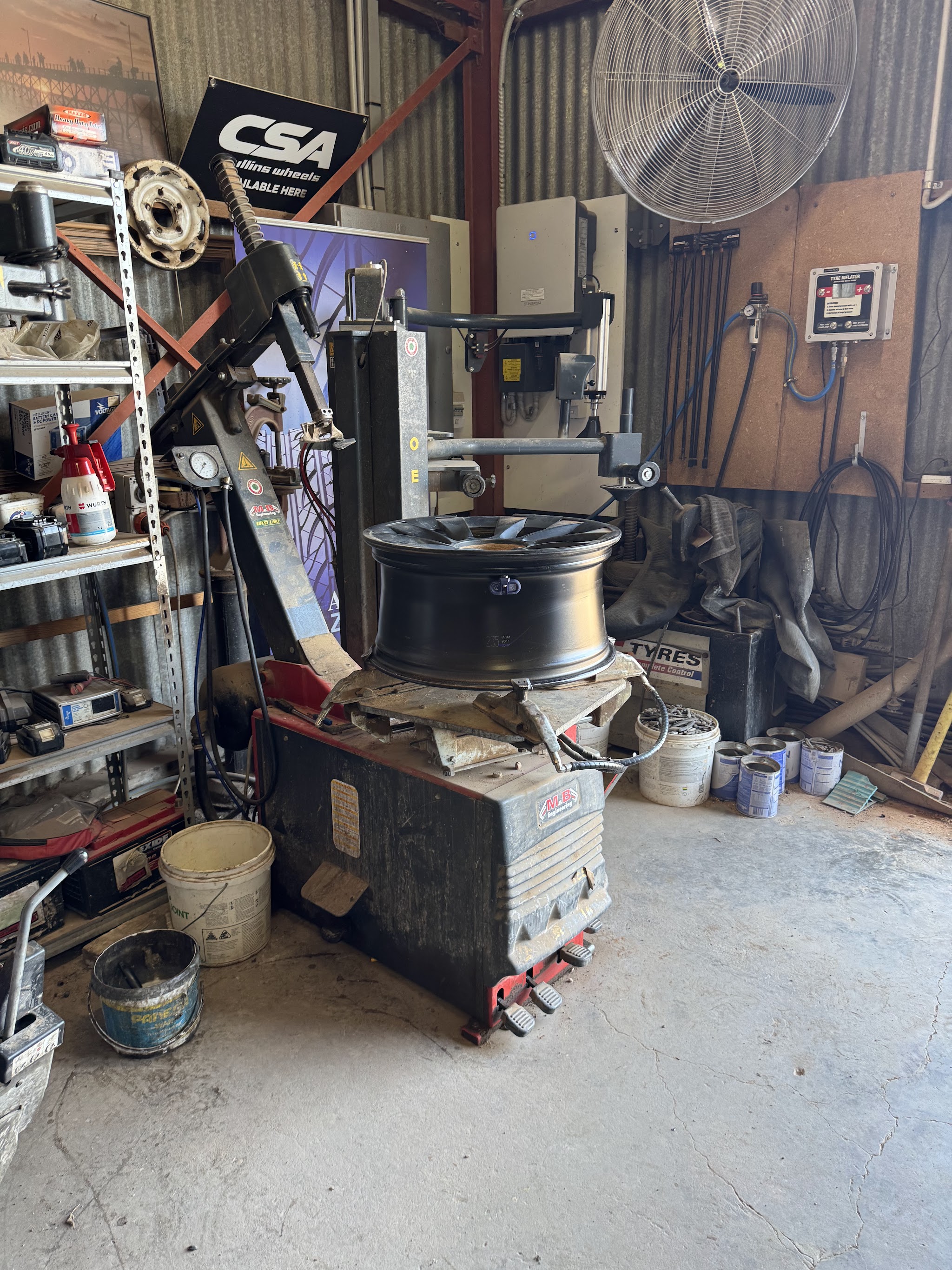 Tyre changer and wheel balancer in the workshop
