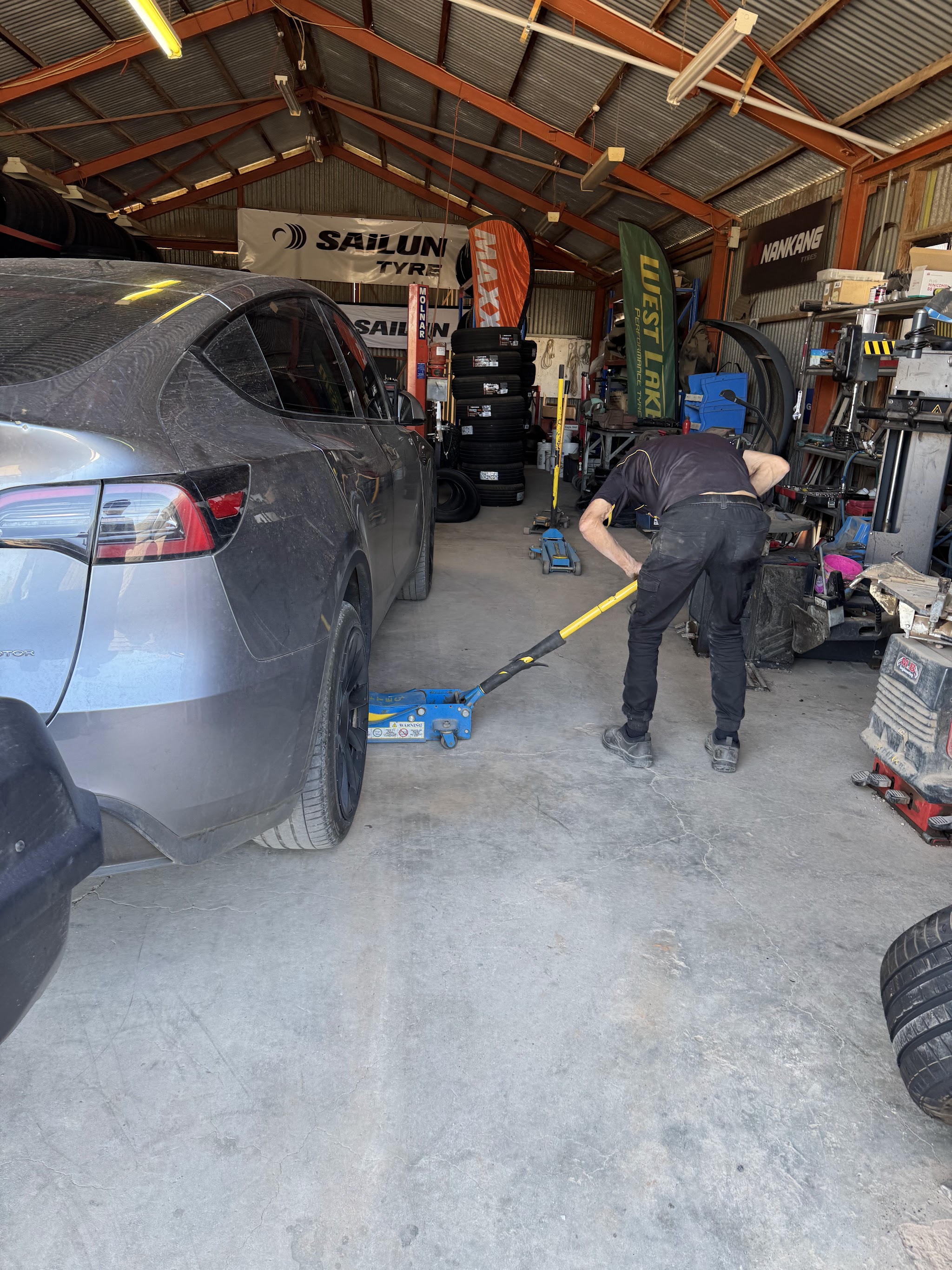 Inside the workshop at Ceduna New and Used Tyres